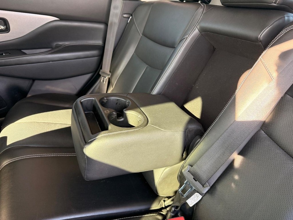 Nissan Murano Vehicle Full-screen Gallery Image 11