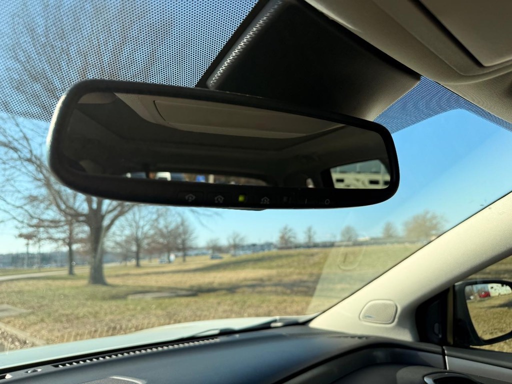 Nissan Murano Vehicle Full-screen Gallery Image 12