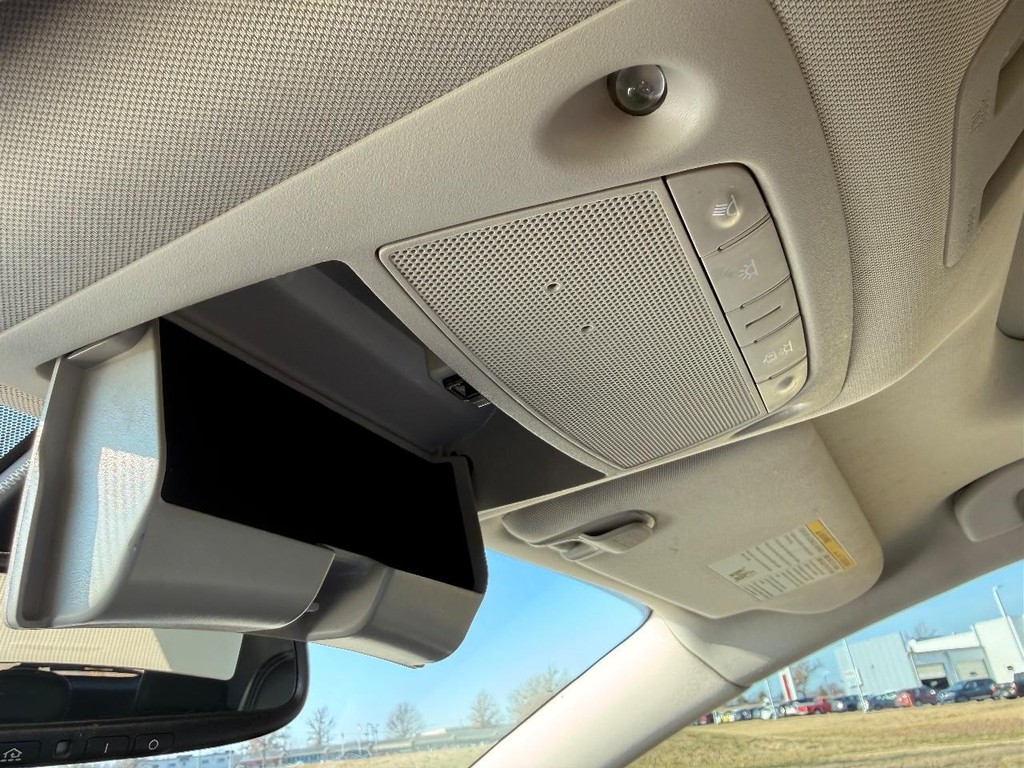 Nissan Murano Vehicle Full-screen Gallery Image 13