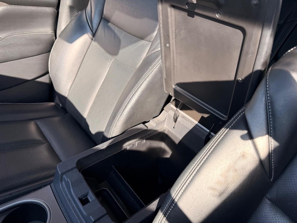 Nissan Murano Vehicle Full-screen Gallery Image 16