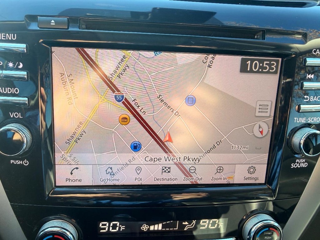 Nissan Murano Vehicle Full-screen Gallery Image 17