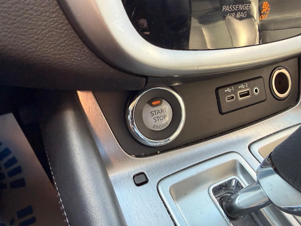 Nissan Murano Vehicle Full-screen Gallery Image 19