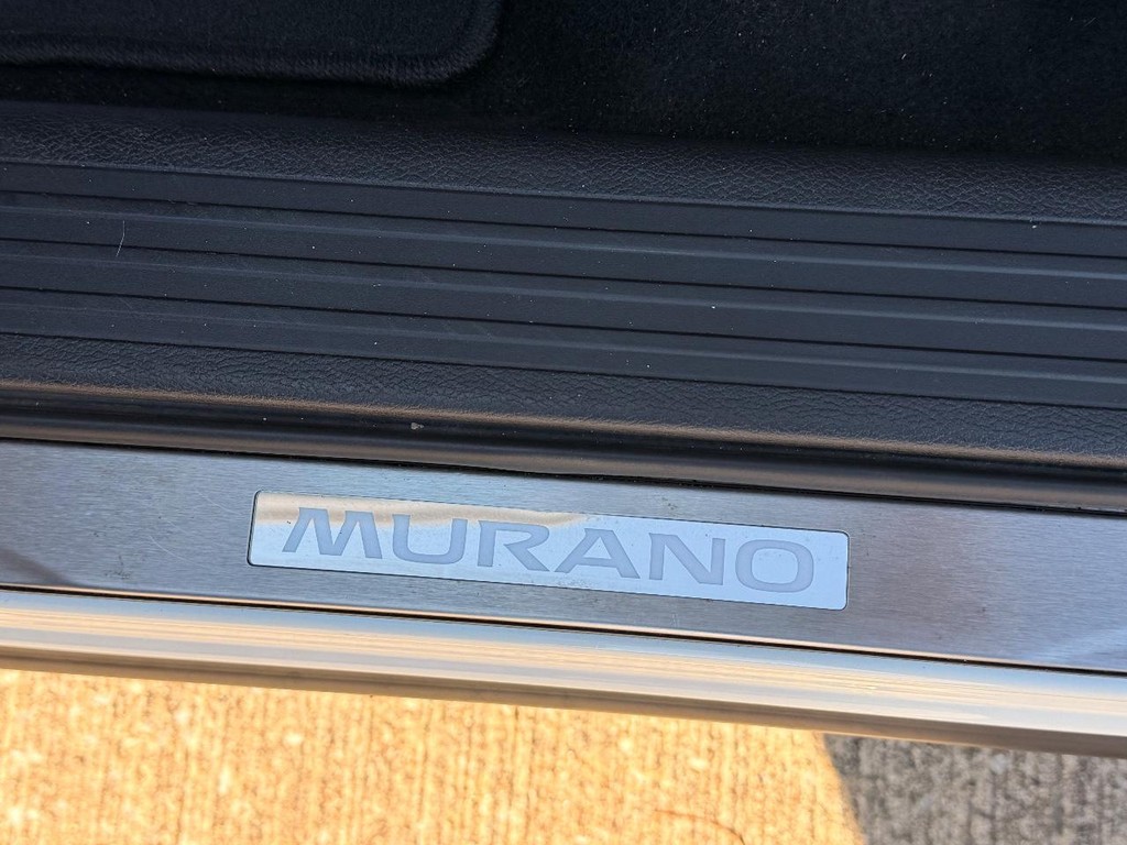 Nissan Murano Vehicle Full-screen Gallery Image 24