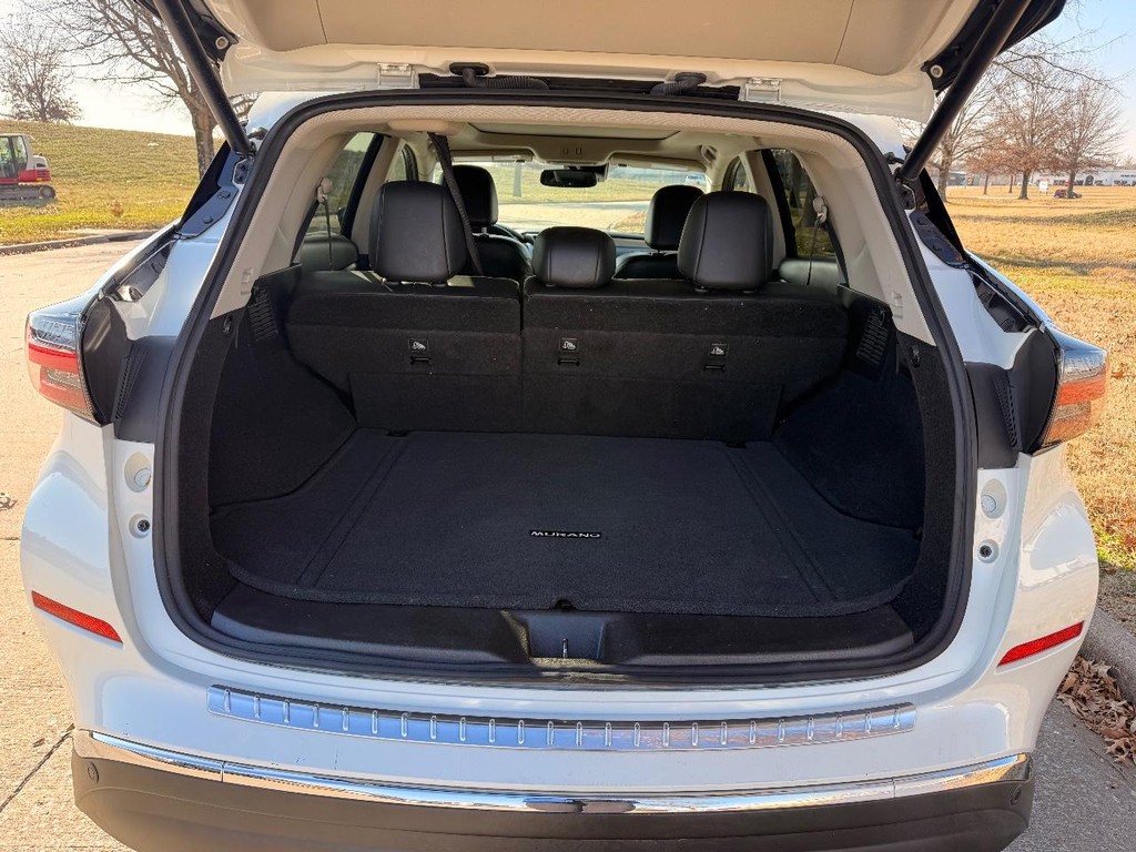 Nissan Murano Vehicle Full-screen Gallery Image 28