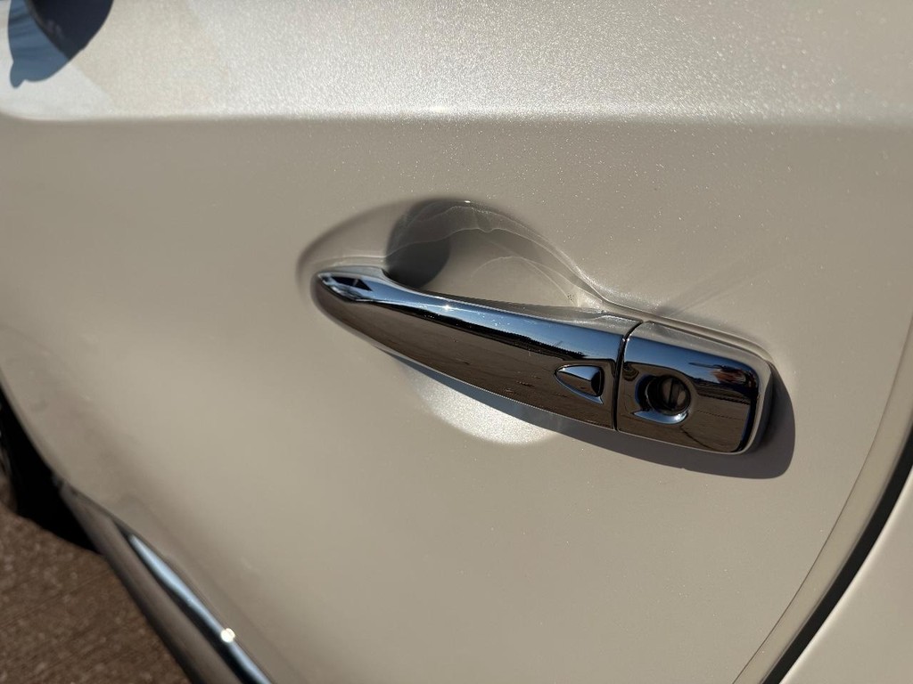 Nissan Murano Vehicle Full-screen Gallery Image 30