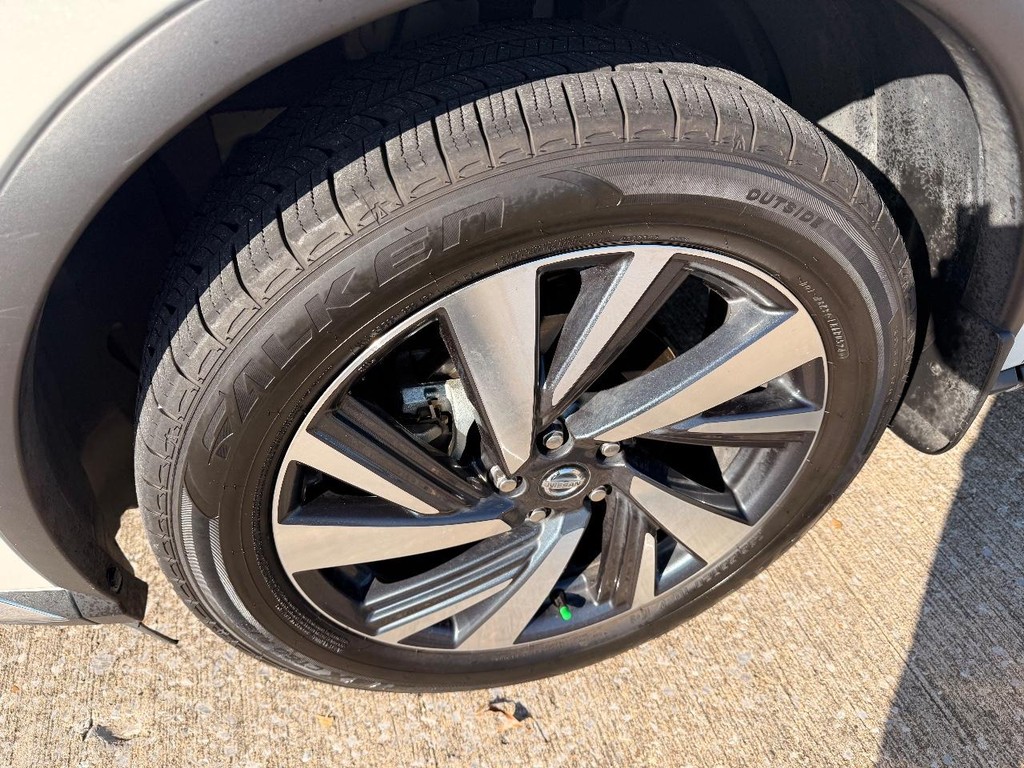 Nissan Murano Vehicle Full-screen Gallery Image 32