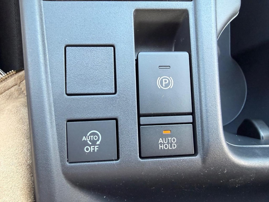 Nissan Sentra Vehicle Full-screen Gallery Image 08