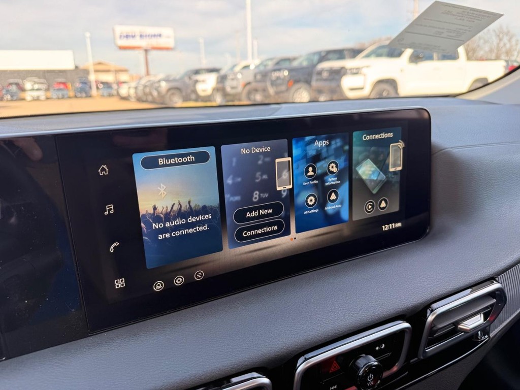 Nissan Sentra Vehicle Full-screen Gallery Image 12