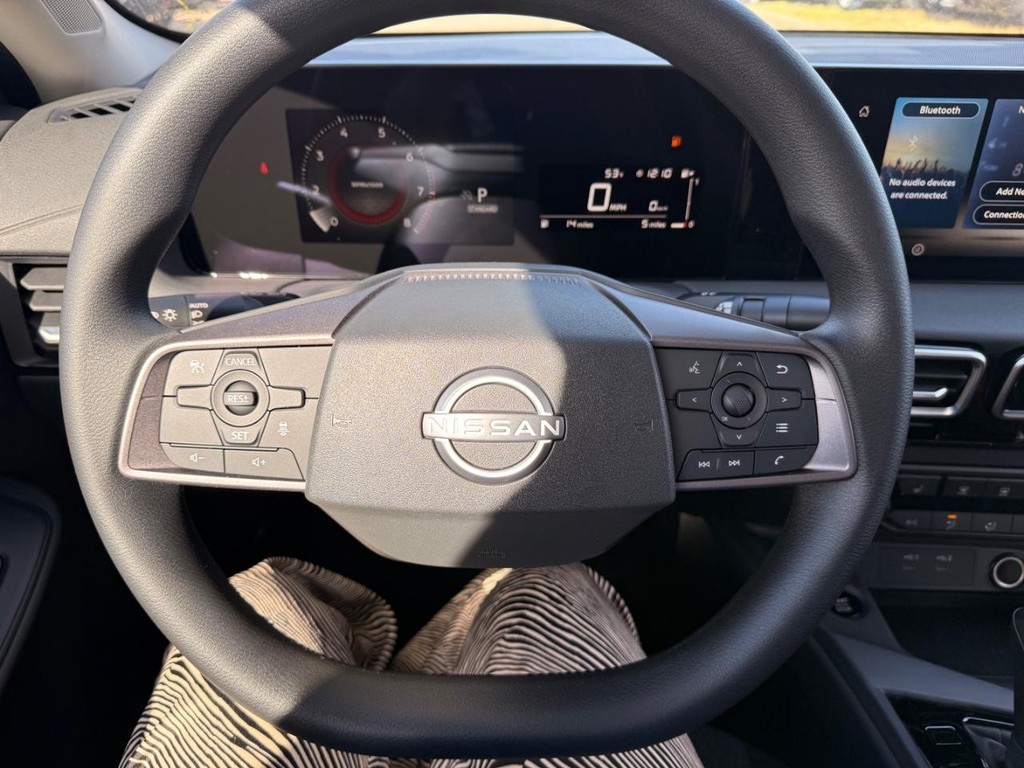 Nissan Sentra Vehicle Full-screen Gallery Image 14