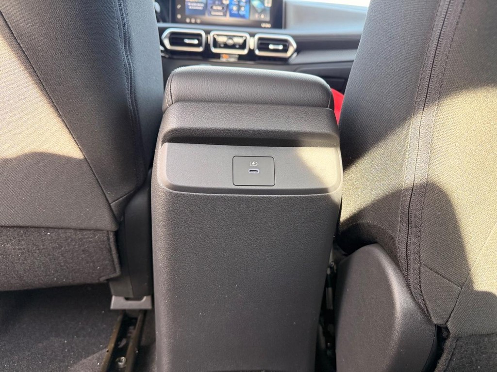 Nissan Sentra Vehicle Full-screen Gallery Image 18