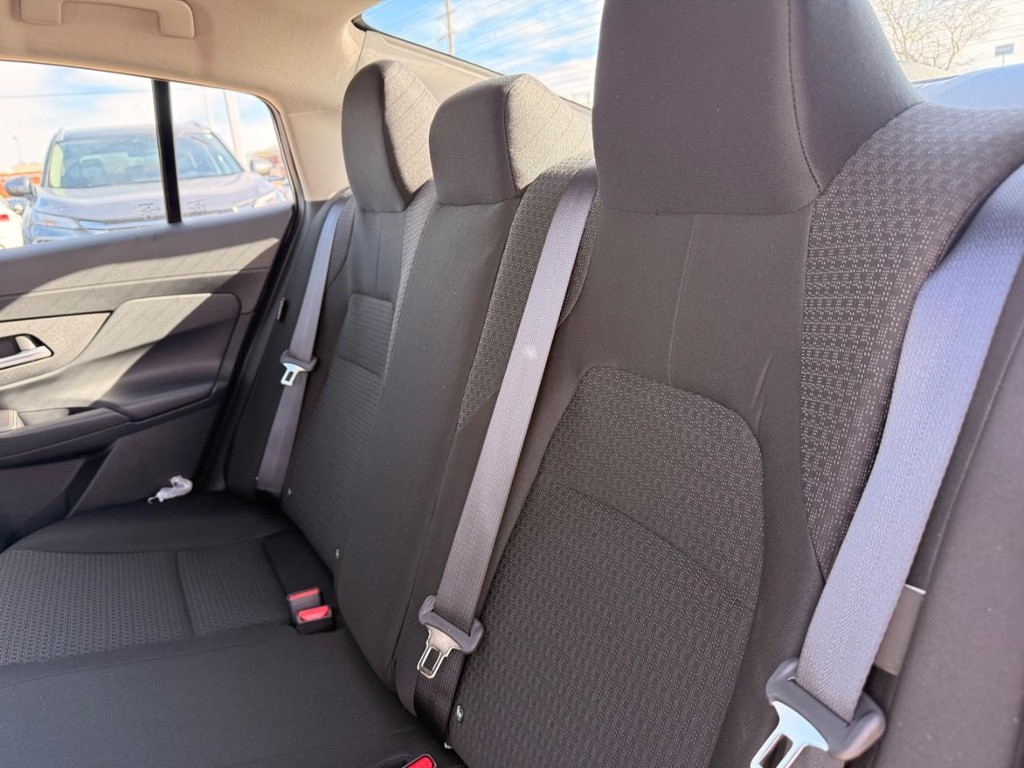 Nissan Sentra Vehicle Full-screen Gallery Image 19