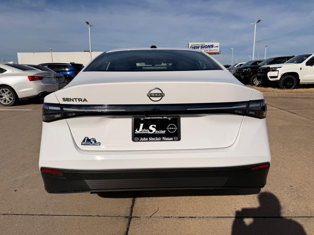 Nissan Sentra Vehicle Full-screen Gallery Image 21