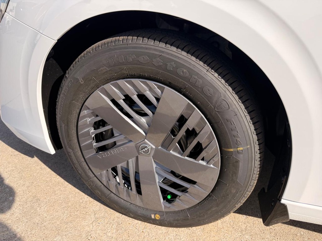 Nissan Sentra Vehicle Full-screen Gallery Image 22