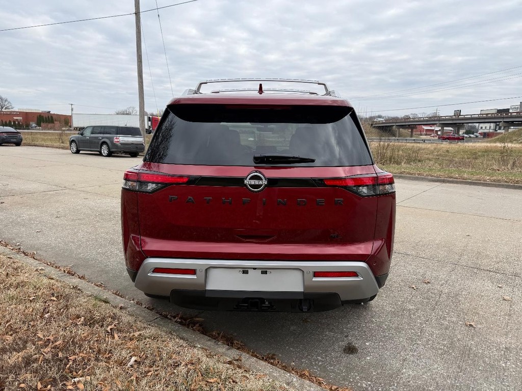 Nissan Pathfinder Vehicle Full-screen Gallery Image 04