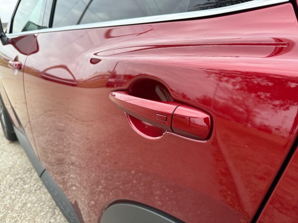 Nissan Pathfinder Vehicle Full-screen Gallery Image 11