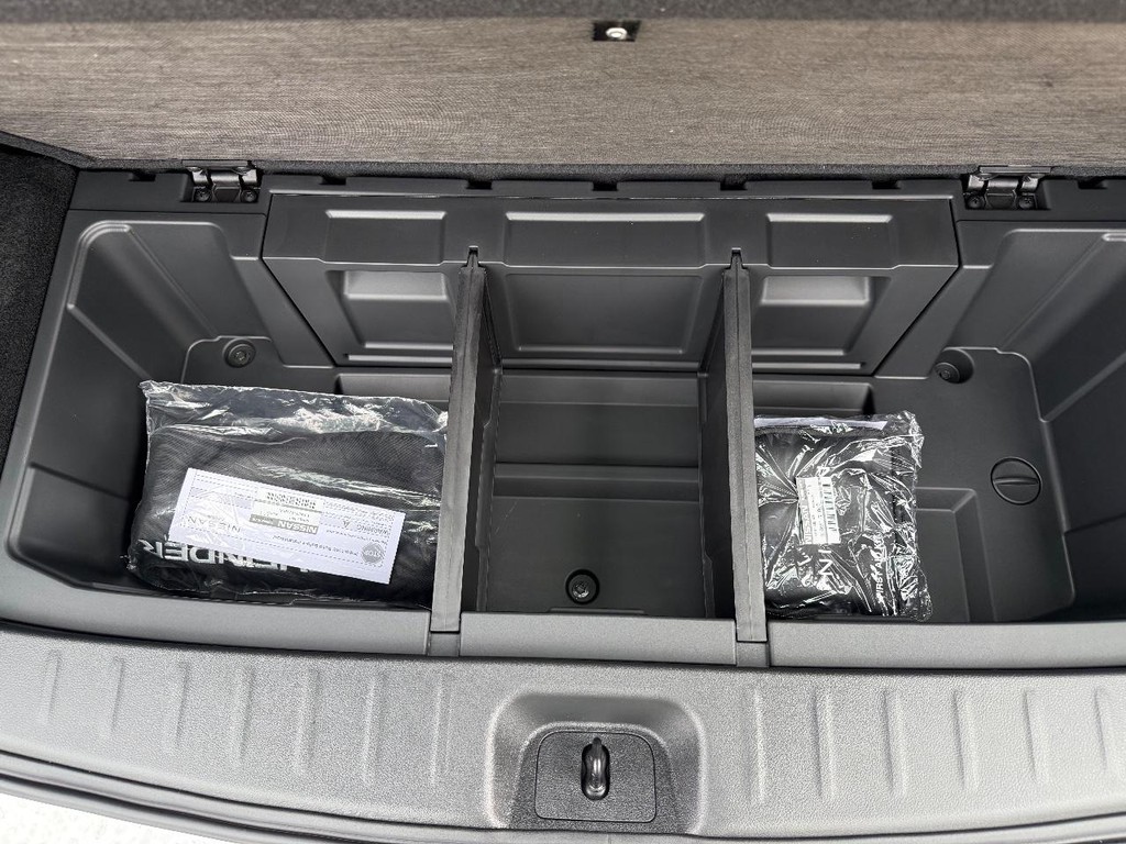 Nissan Pathfinder Vehicle Full-screen Gallery Image 20