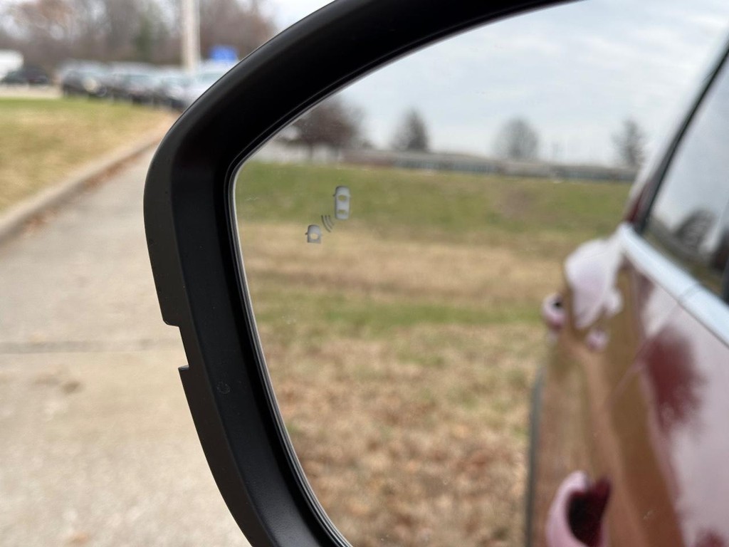 Nissan Pathfinder Vehicle Full-screen Gallery Image 23