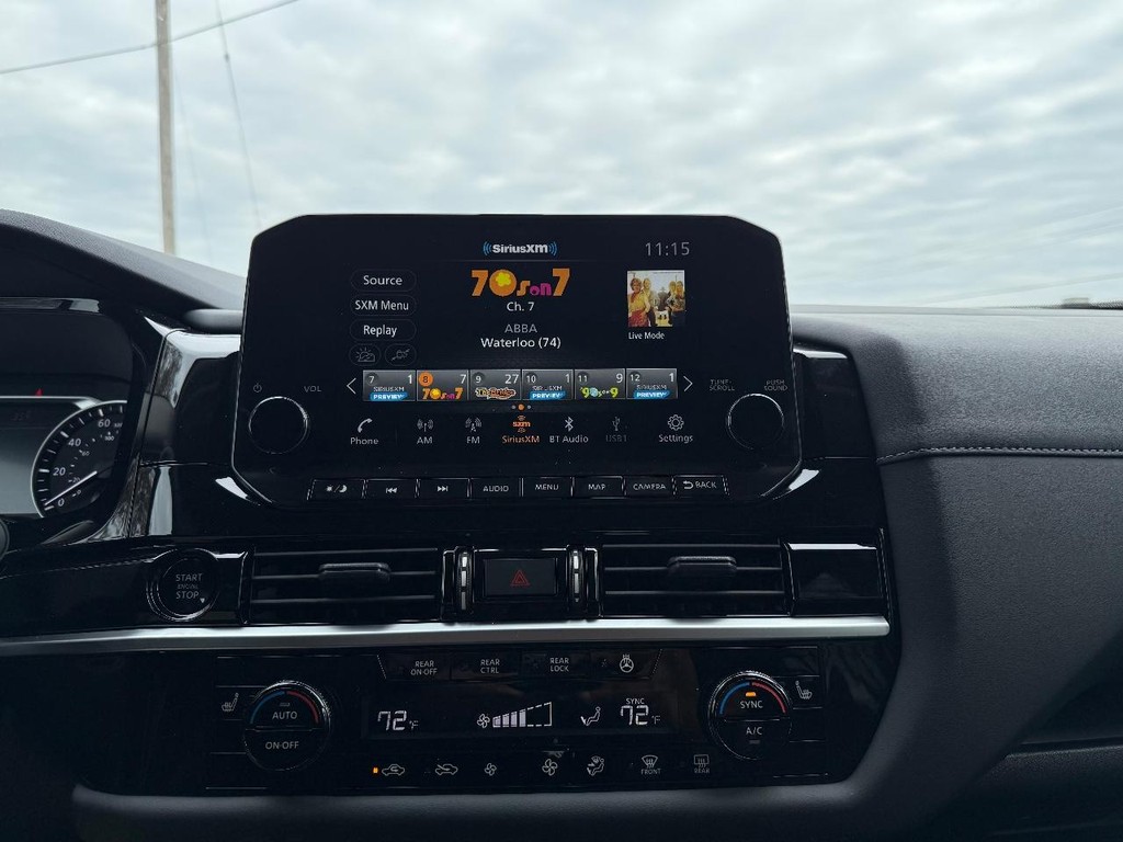 Nissan Pathfinder Vehicle Full-screen Gallery Image 28