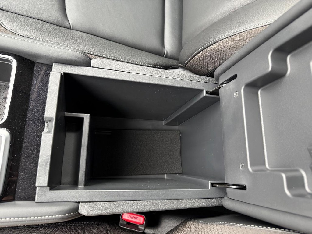 Nissan Pathfinder Vehicle Full-screen Gallery Image 31