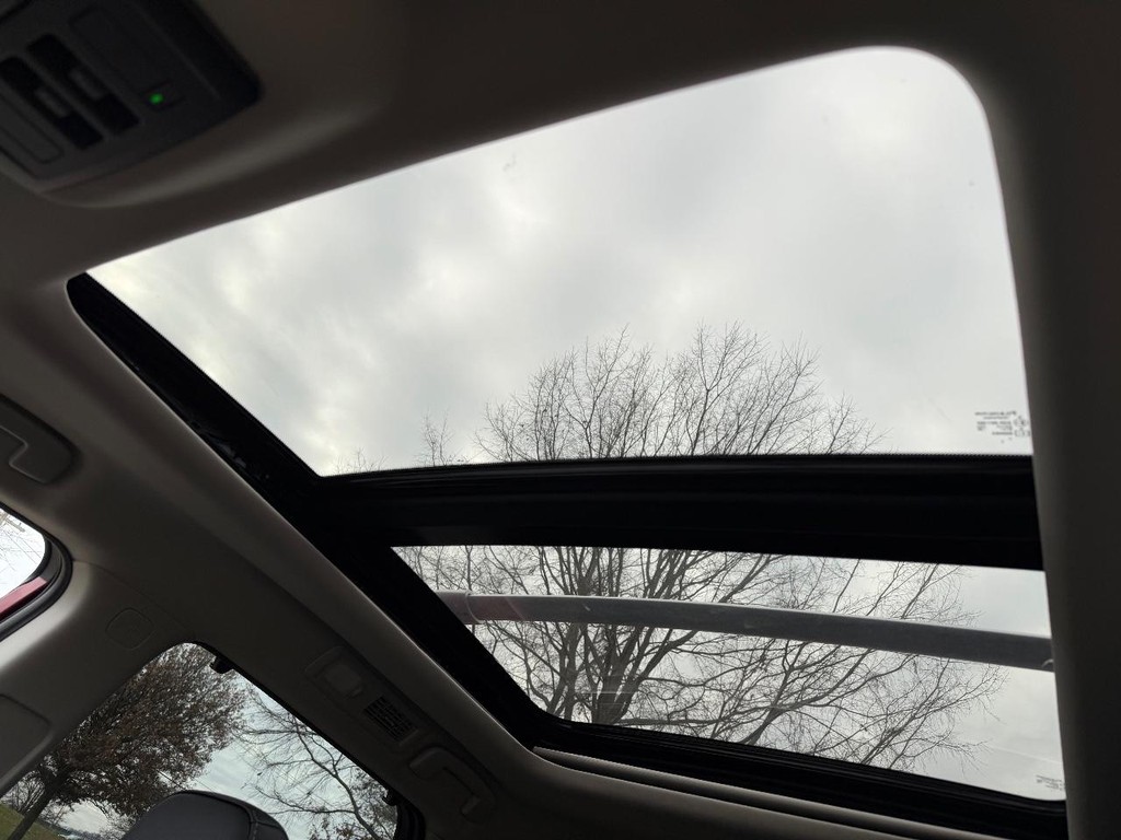 Nissan Pathfinder Vehicle Full-screen Gallery Image 33