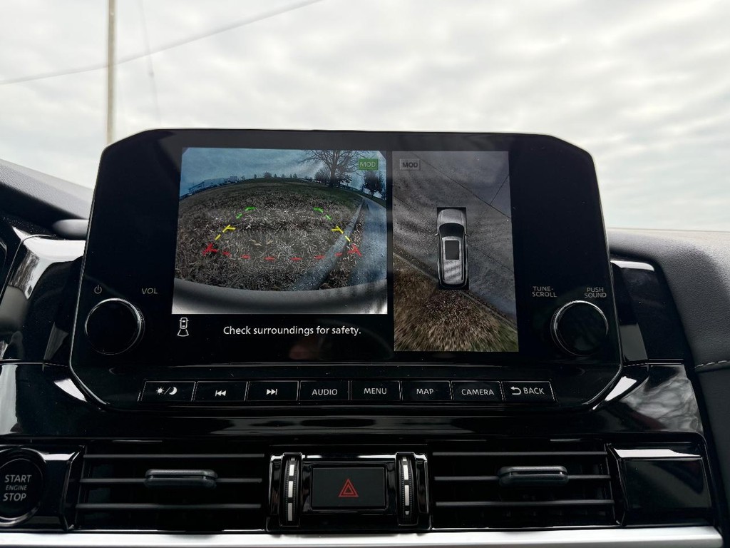 Nissan Pathfinder Vehicle Full-screen Gallery Image 34