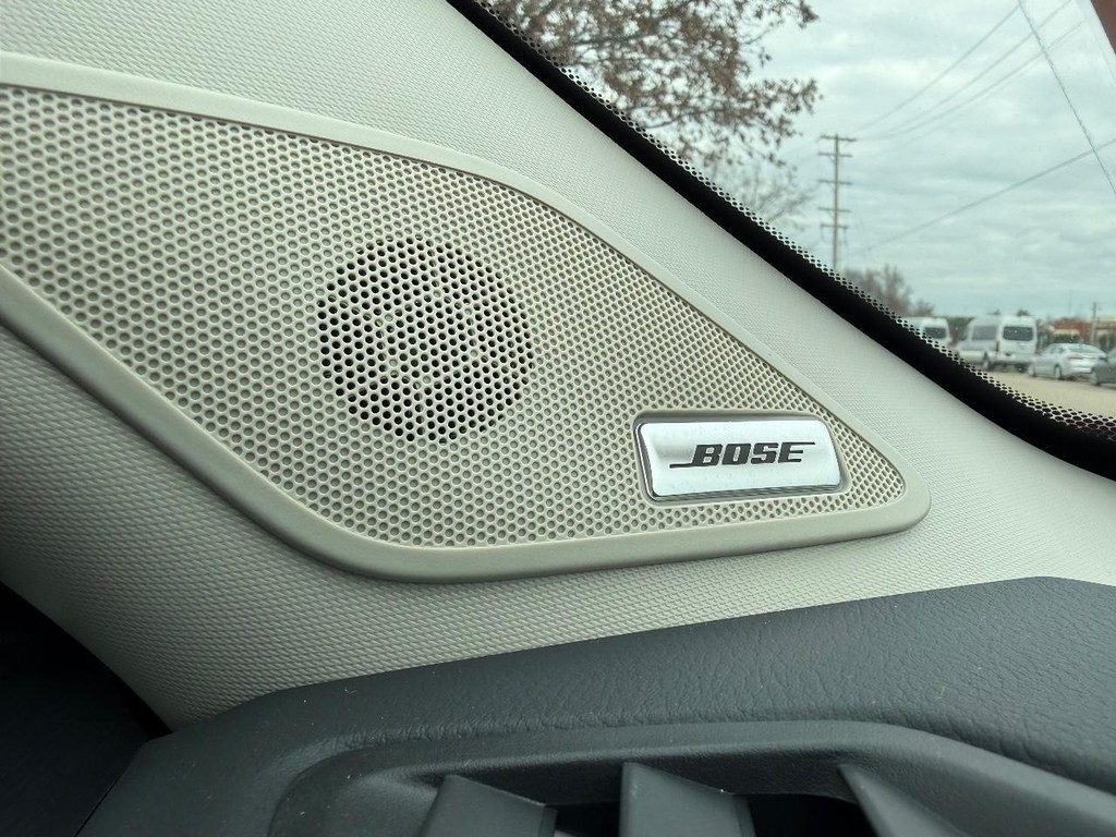 Nissan Pathfinder Vehicle Full-screen Gallery Image 35