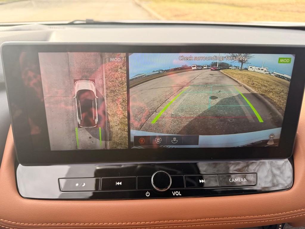 Nissan Rogue Vehicle Full-screen Gallery Image 05