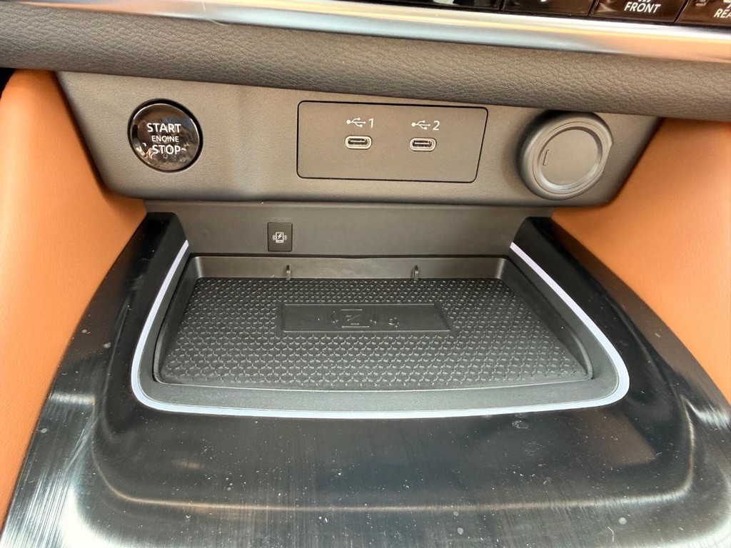 Nissan Rogue Vehicle Full-screen Gallery Image 09