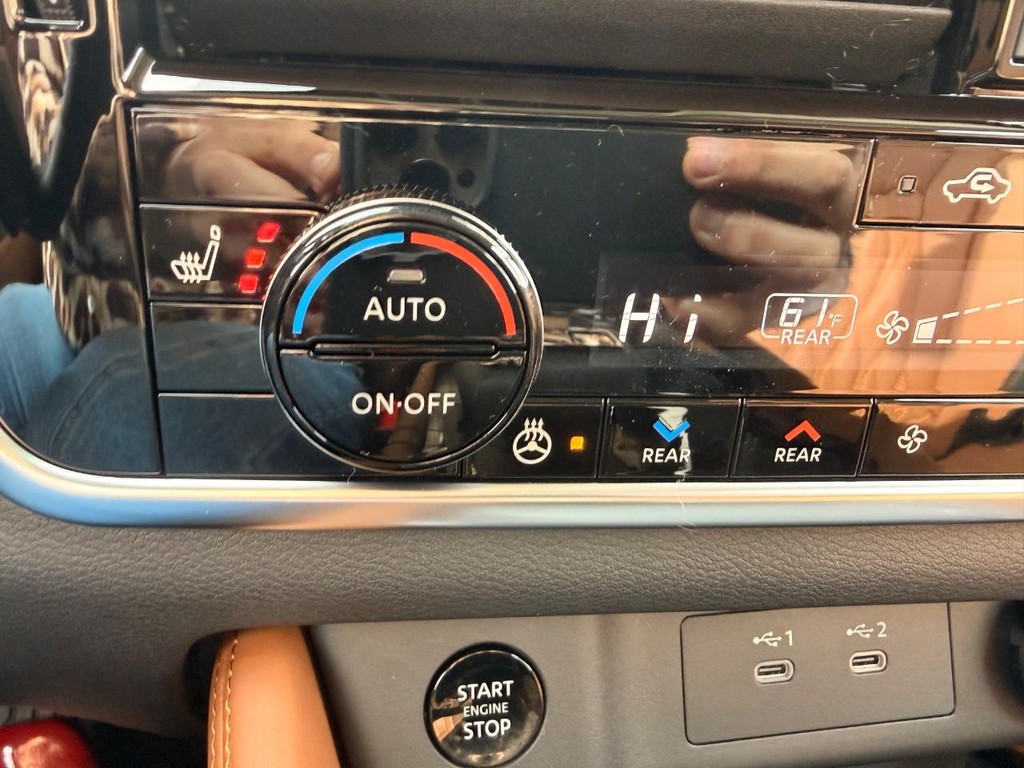 Nissan Rogue Vehicle Full-screen Gallery Image 10