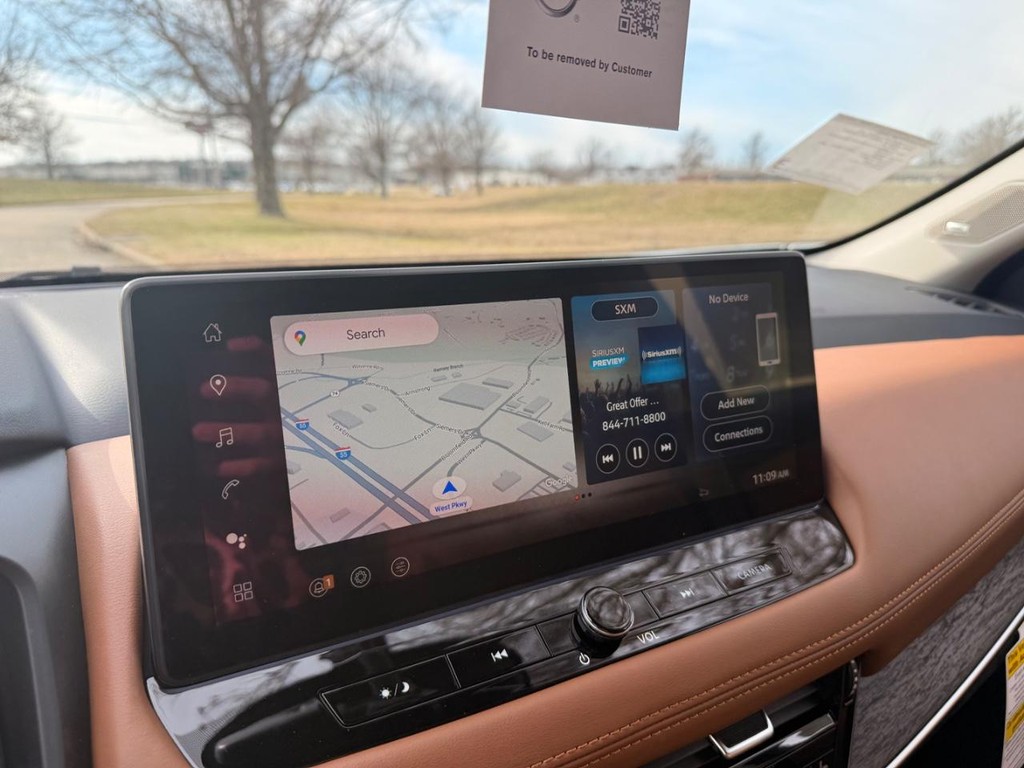 Nissan Rogue Vehicle Full-screen Gallery Image 12