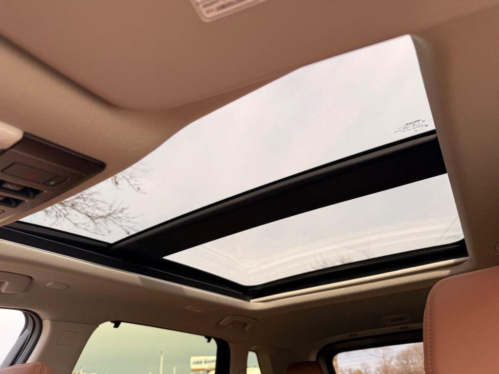 Nissan Rogue Vehicle Full-screen Gallery Image 16