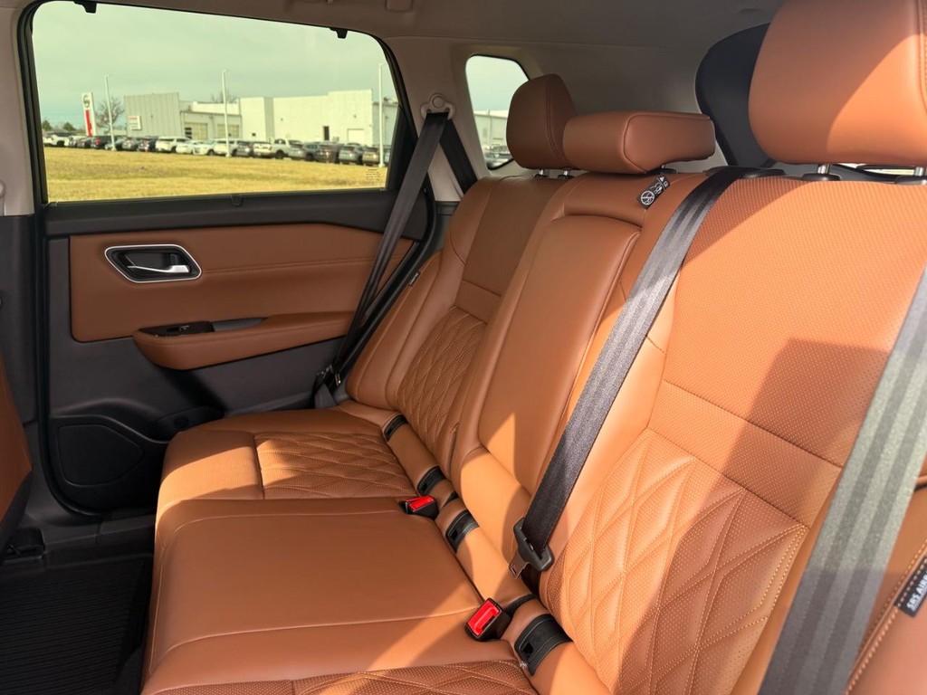 Nissan Rogue Vehicle Full-screen Gallery Image 25