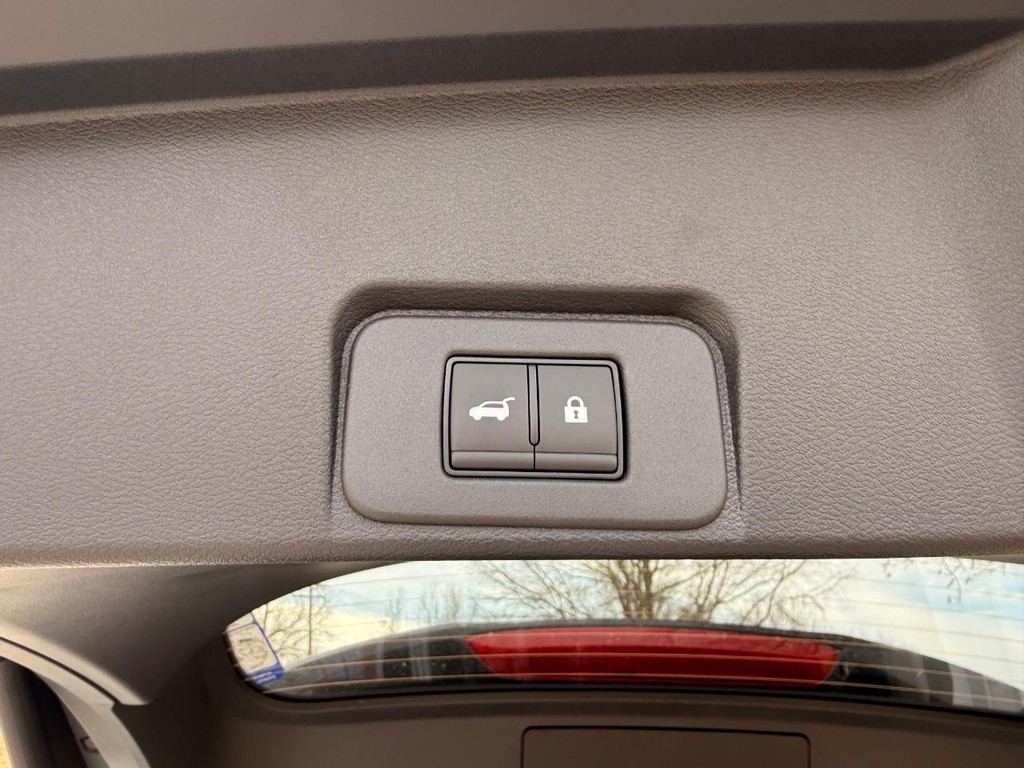 Nissan Rogue Vehicle Full-screen Gallery Image 28