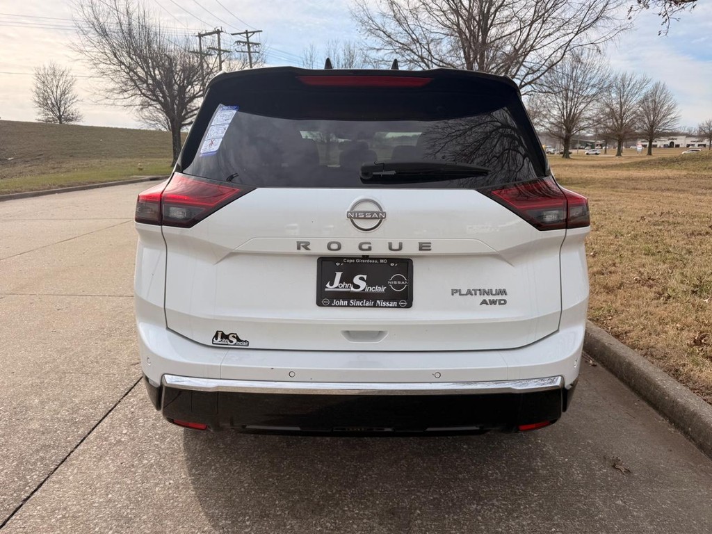 Nissan Rogue Vehicle Full-screen Gallery Image 30