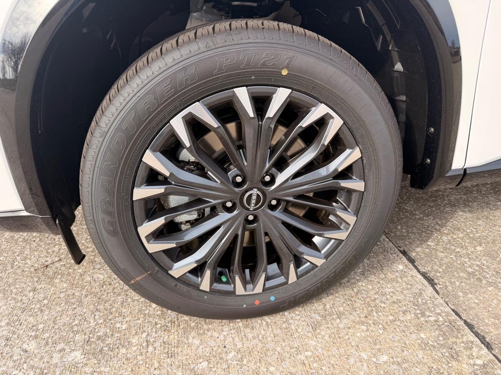 Nissan Rogue Vehicle Full-screen Gallery Image 31