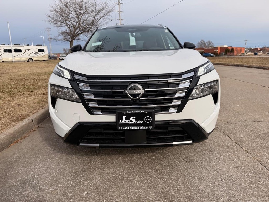 Nissan Rogue Vehicle Full-screen Gallery Image 32