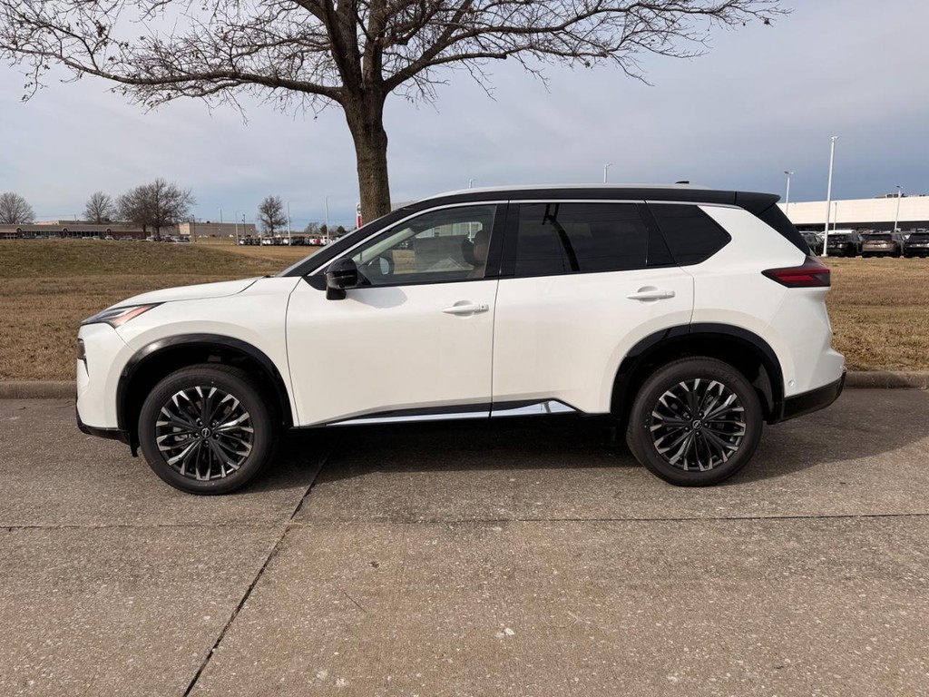 Nissan Rogue Vehicle Full-screen Gallery Image 33