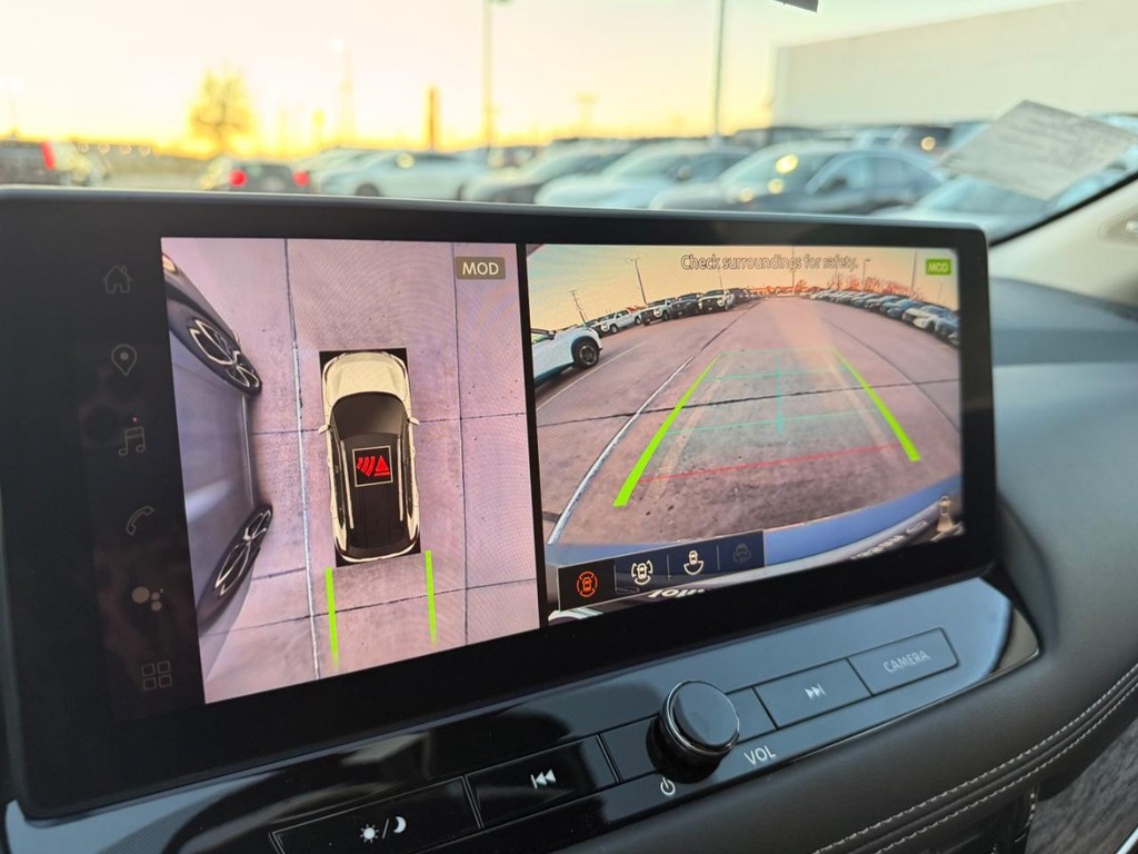 Nissan Rogue Vehicle Full-screen Gallery Image 02