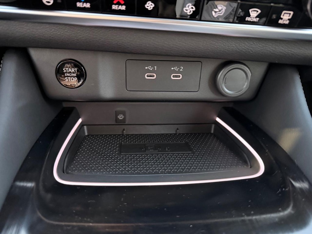 Nissan Rogue Vehicle Full-screen Gallery Image 07