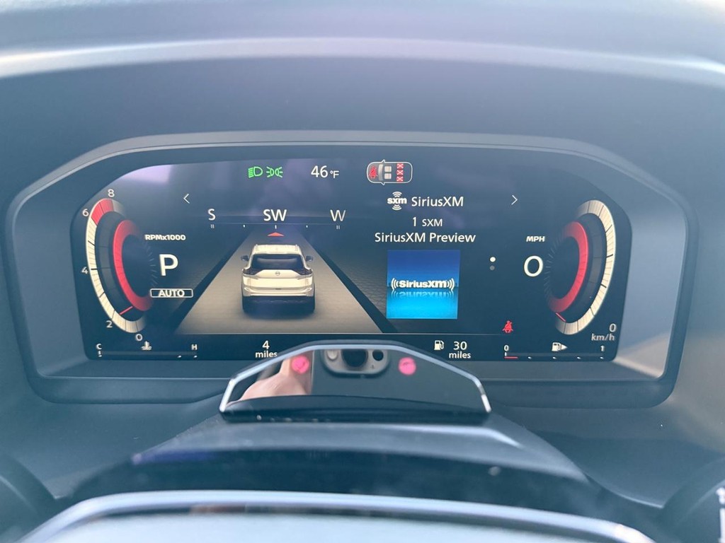 Nissan Rogue Vehicle Full-screen Gallery Image 11