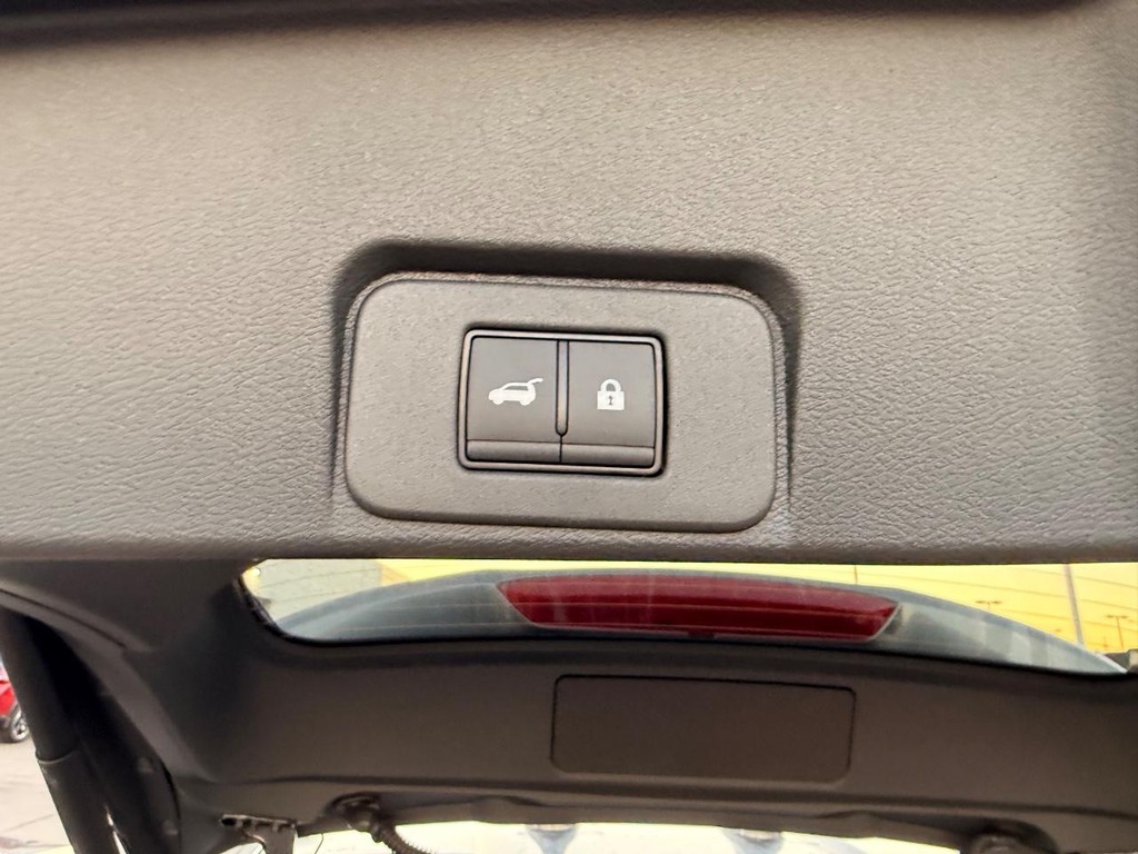 Nissan Rogue Vehicle Full-screen Gallery Image 23