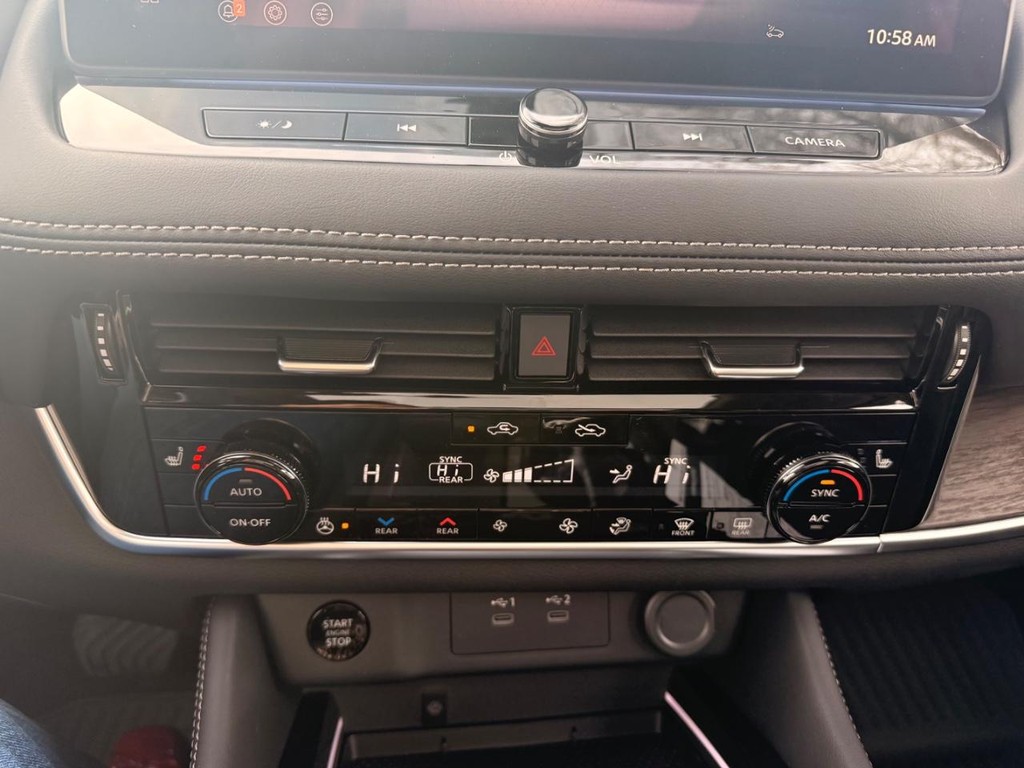 Nissan Rogue Vehicle Full-screen Gallery Image 07