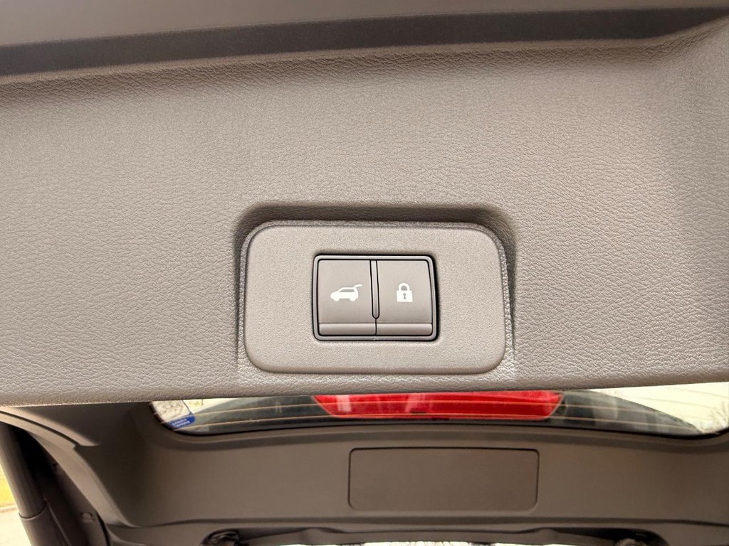 Nissan Rogue Vehicle Full-screen Gallery Image 23