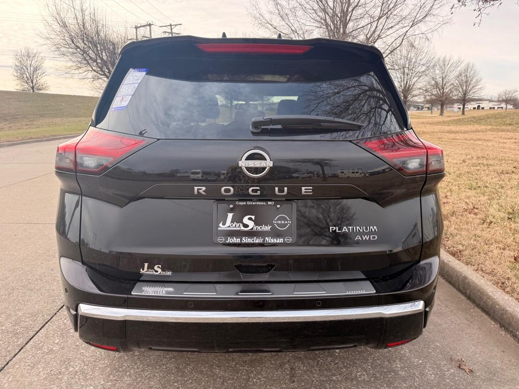 Nissan Rogue Vehicle Full-screen Gallery Image 25