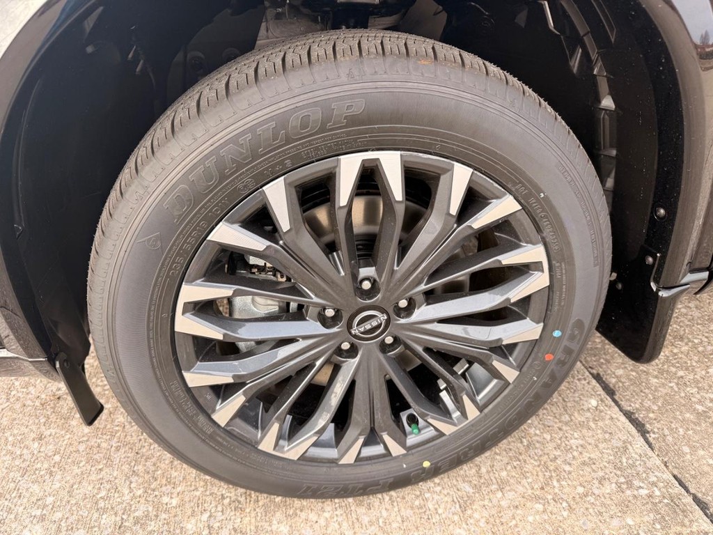 Nissan Rogue Vehicle Full-screen Gallery Image 26