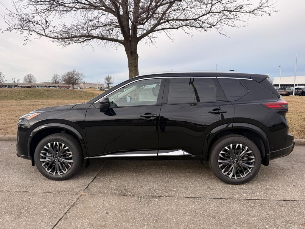 Nissan Rogue Vehicle Full-screen Gallery Image 28