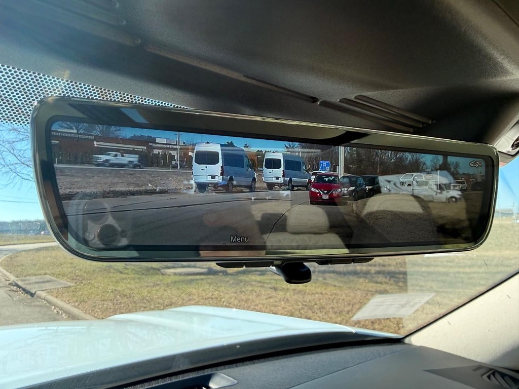 Nissan Armada Vehicle Full-screen Gallery Image 02