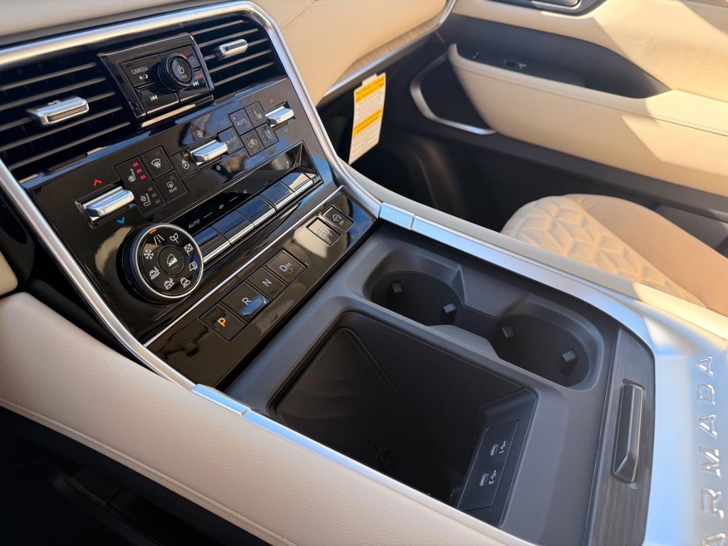 Nissan Armada Vehicle Full-screen Gallery Image 08