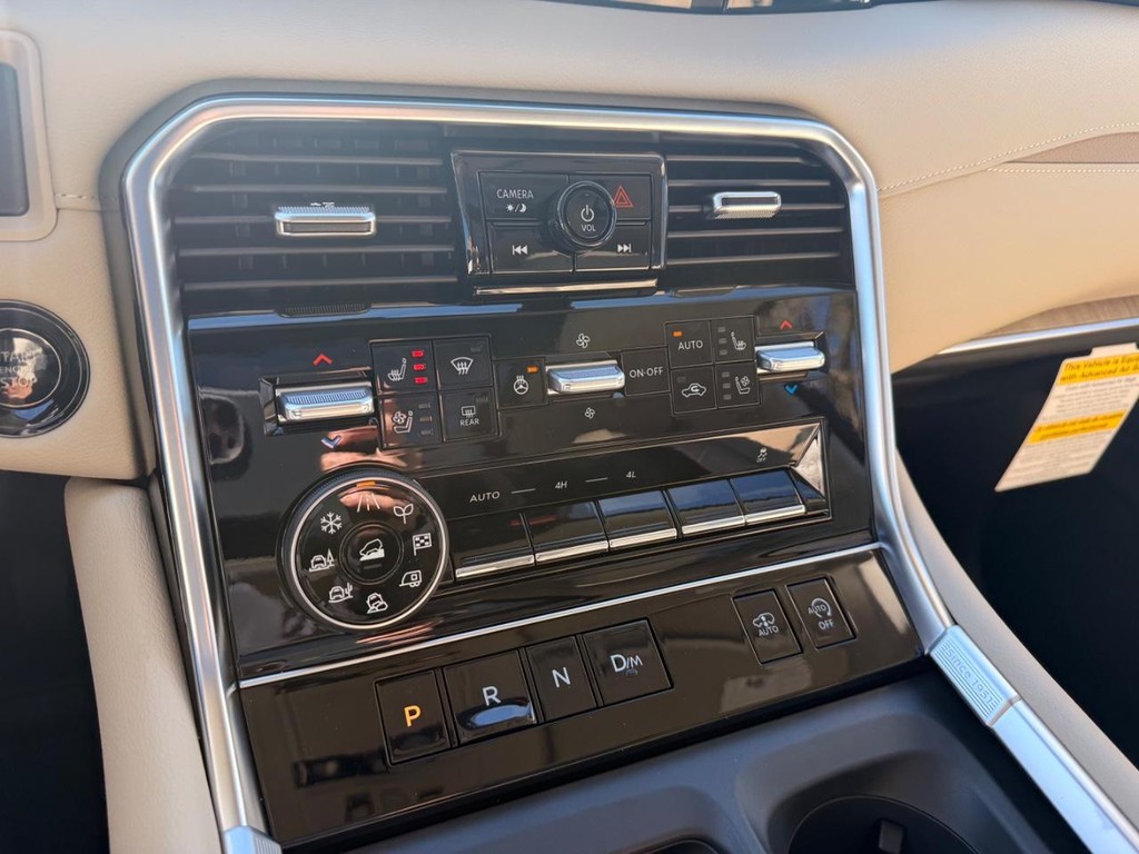 Nissan Armada Vehicle Full-screen Gallery Image 10