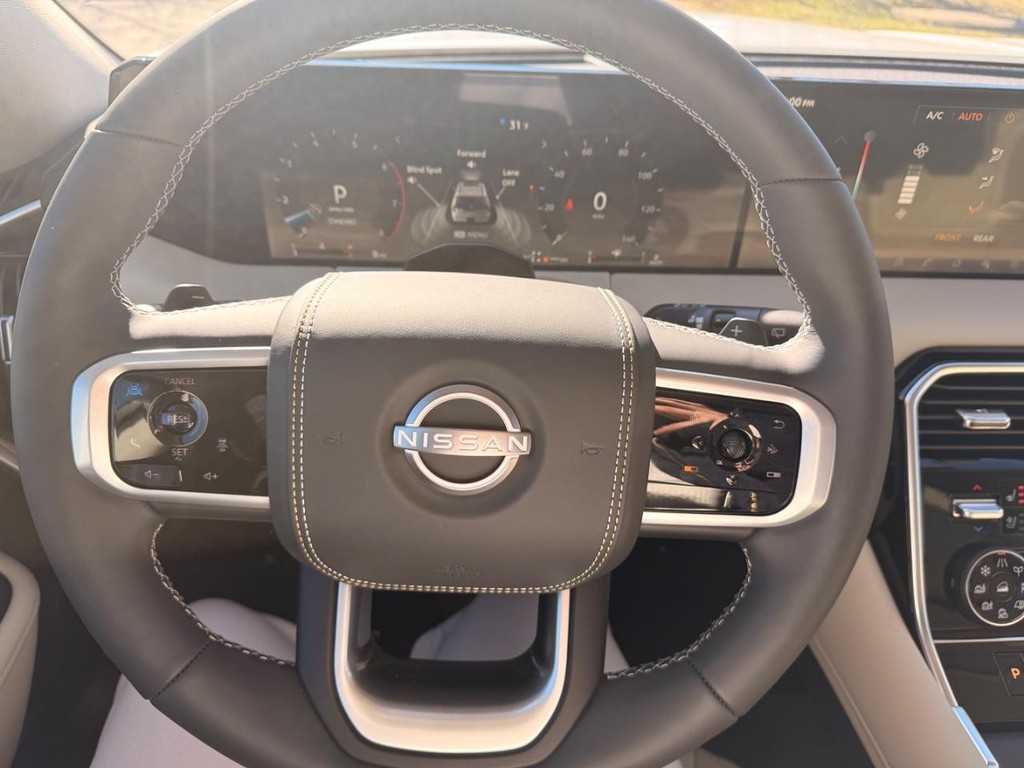 Nissan Armada Vehicle Full-screen Gallery Image 13